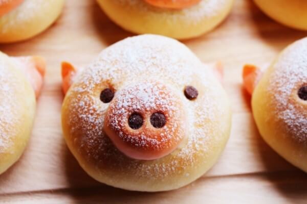 ブタの形をしたパンの画像